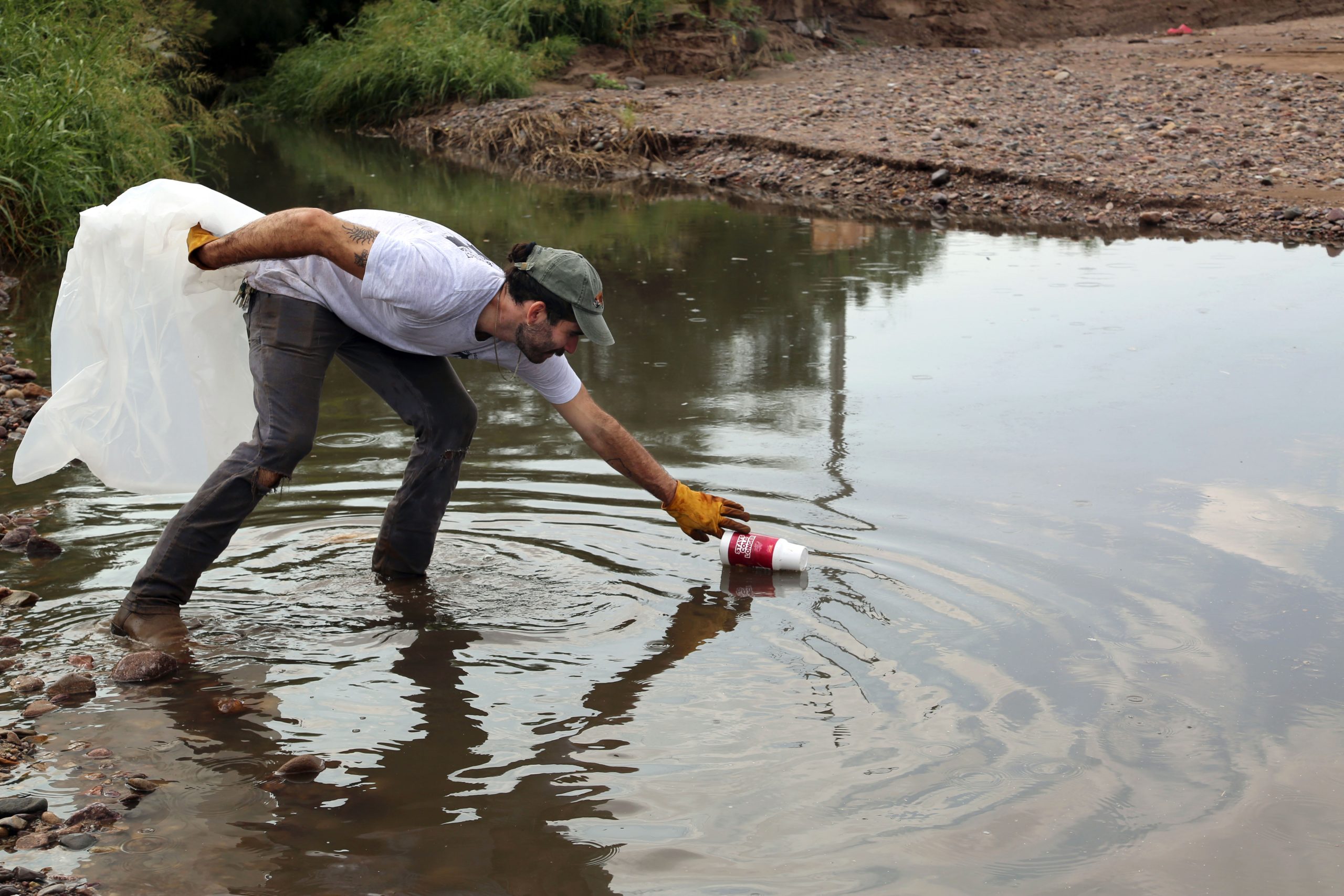 The fight against pollution in the Santa Cruz River